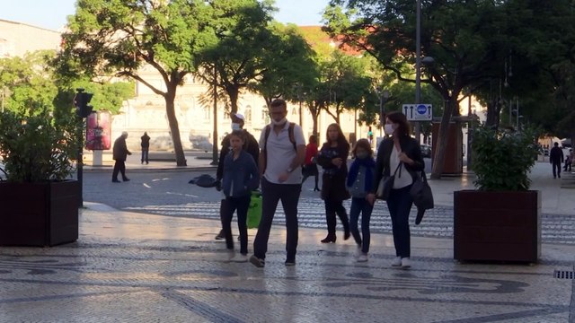 Европа: маски и комендантский час