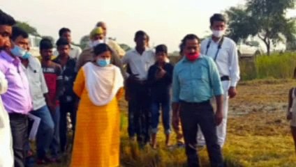 जिलाधिकारी ने किसानों के खेतों का किया निरीक्षण