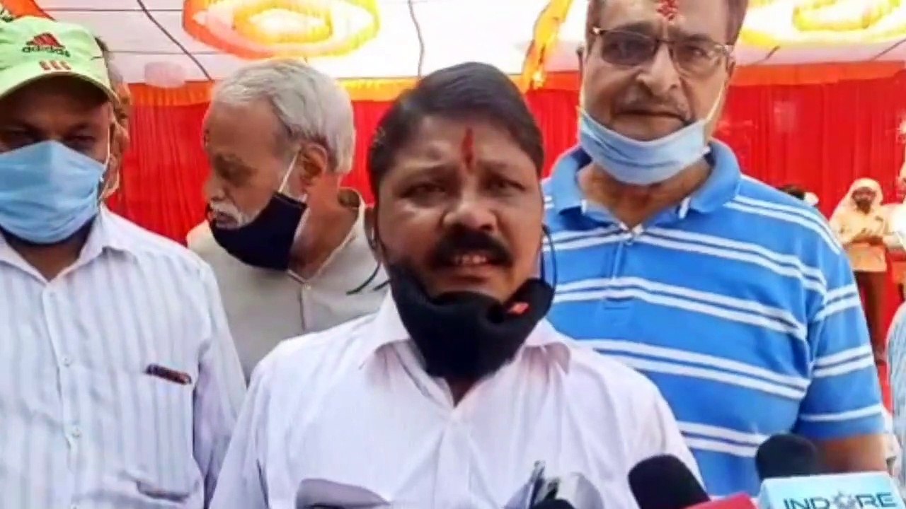 इंदौर- निगम प्रांगण में नगर पालिका निगम कर्मचारी महासंघ द्वारा किया गया हवन का आयोजन