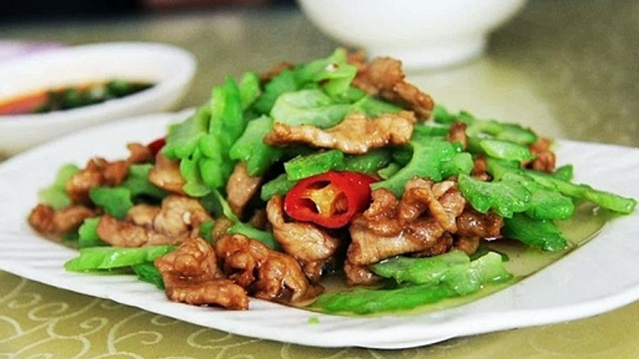 Karele ke guno ke bare me aap jankar hairan ho ja