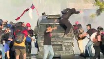 مواجهات في العاصمة التشيلية قبل يومين من استفتاء دستوري