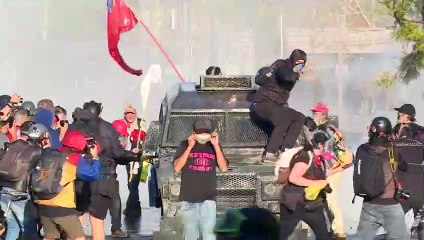 مواجهات في العاصمة التشيلية قبل يومين من استفتاء دستوري