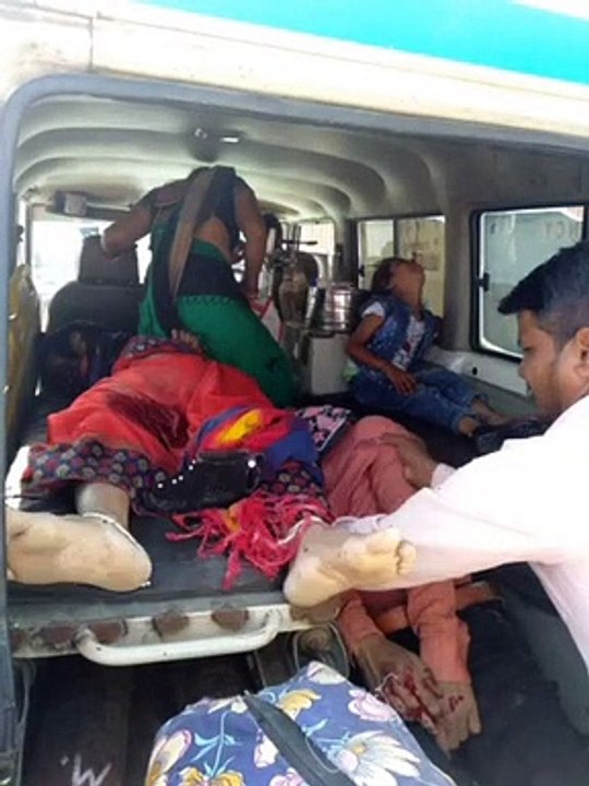 कार बाइक की भिडंत 4 घायल शाजापुर मक्सी के बीच हादसा
