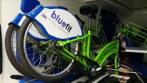 Bicicletas de uso compartilhado que foram encontradas são levadas à delegacia
