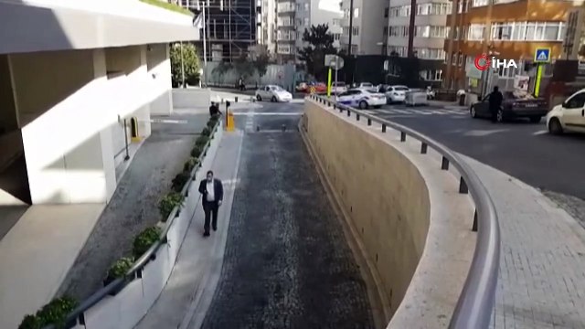 Şişli’de lüks bir otelde 3 kişinin silahla vurulduğu iddia edildi. Olay yerine çok sayıda polis ekibi sevk edilirken vurulan kişiler çevredeki hastanelere kaldırıldı. Olaya ilişkin incelme başlatıldı.