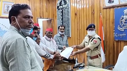 सपा विधायक पर लगे झूठे मुकद्दमे को सपाईयों एसपी को दिया ज्ञापन
