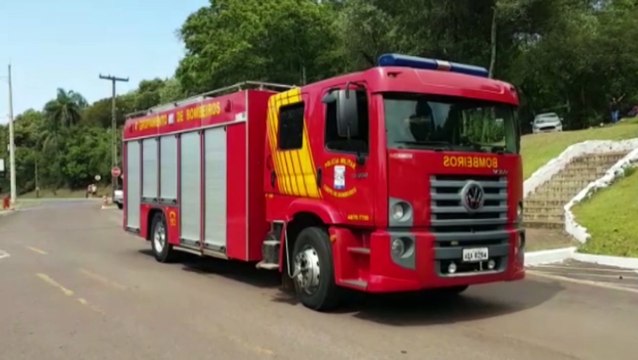 Corpo de Bombeiros presta apoio a manutenção em raias de canoagem no Lago Municipal