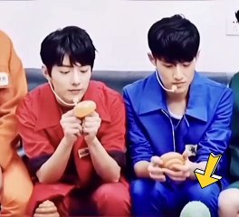 Không biết nghịch vật gì mà mặt giả vờ cưng ghê hà.