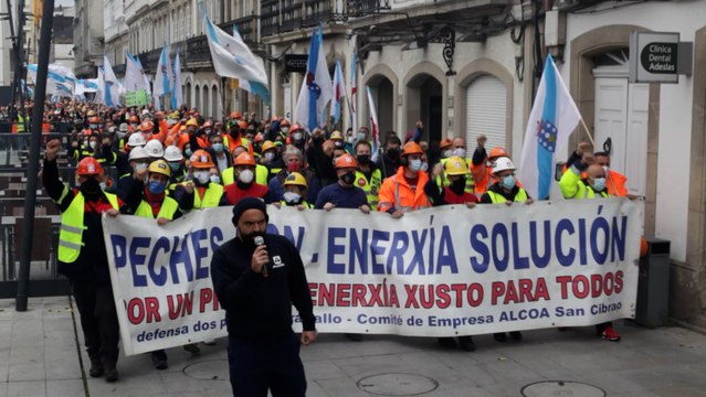 Multitudinaria protesta de trabajadores de la planta de Alcoa San Cibrao en Lugo