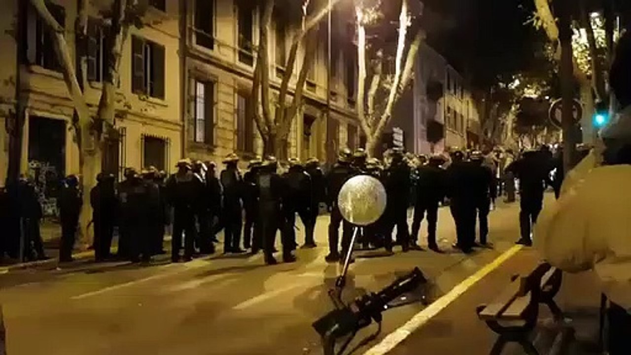 Marseille : Plusieurs manifestants bloqués par la police cours Franklin Roosevelt