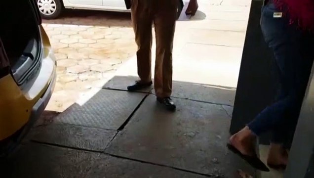 Mulher é detida acusada de realizar furtos em supermercados