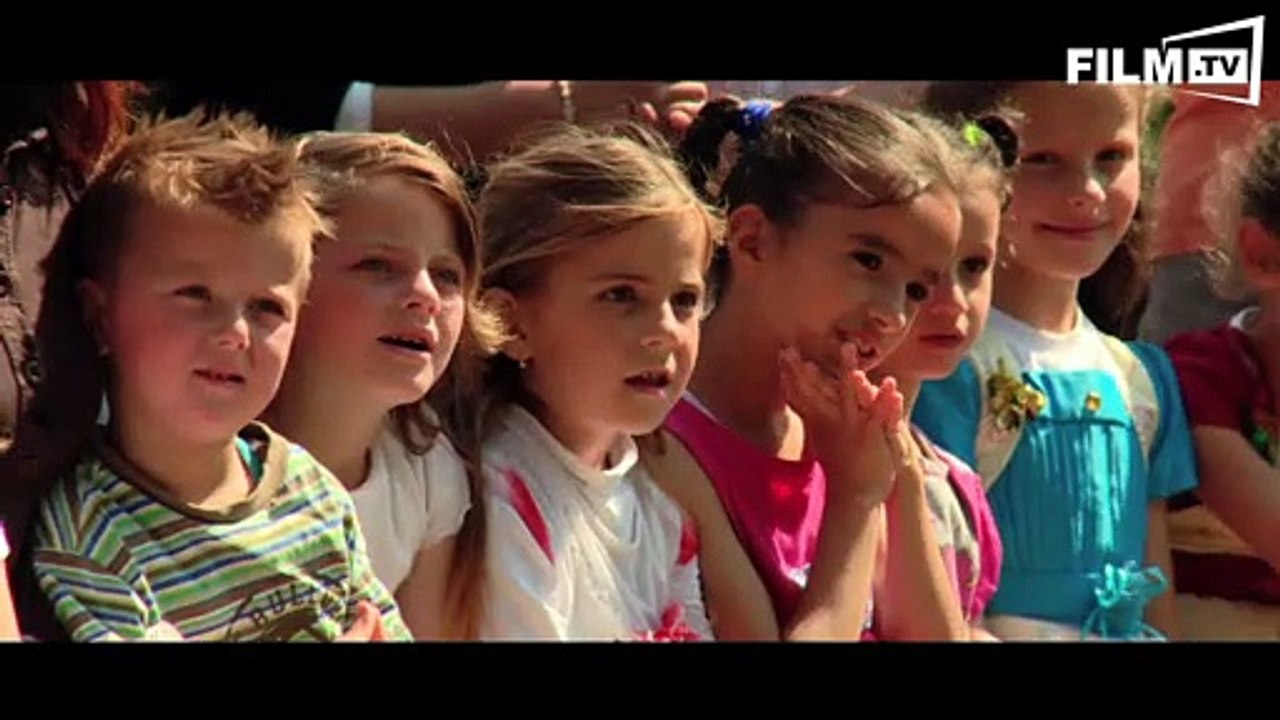 Happy Welcome - Trailer - Filmkritik (2015) - Trailer