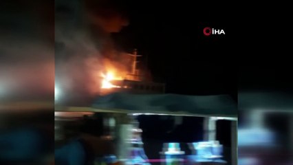 Maltepe Sahilde iskelede demirli haldeki gemide yangın çıktı