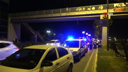 Antalya’da feci ölüm...Üst geçitten yola düşen genç  otomobilin altında kaldı