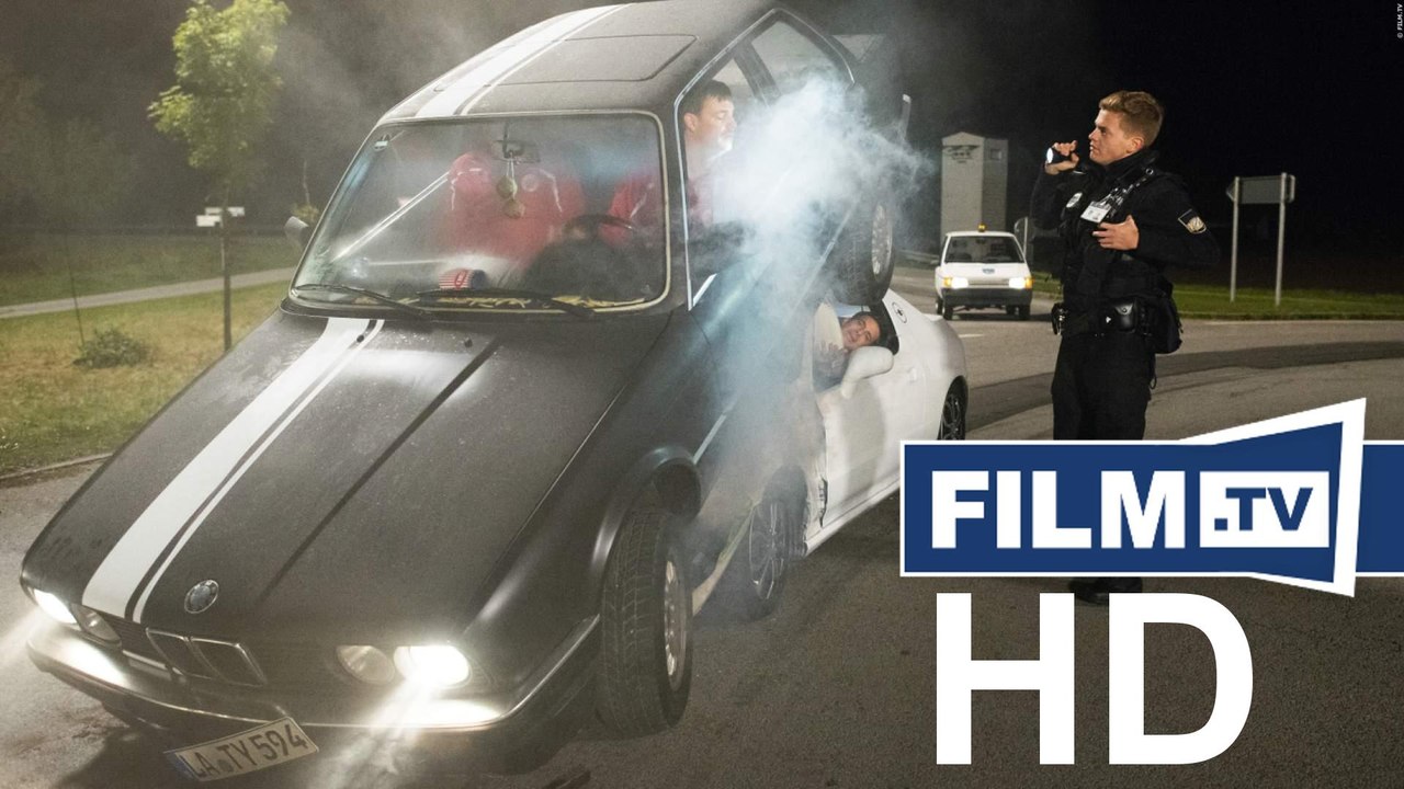 Sauerkrautkoma: Der erste Trailer mit Sebastian Bezzel - Trailer