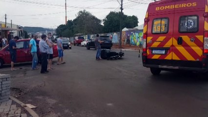 Jovem fica ferido após colisão entre carro e moto no Bairro Floresta