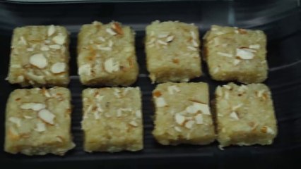 एपल बर्फी, बिना मावा मिल्क पाउडर या चाशनी बनाये । Apple Coconut Burfi for Navratri  - Vrat ka khana