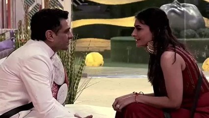 Bigg Boss 14: Pavitra की आंखों की गुस्ताखियां देखकर शरमाए Eijaz Khan | FilmiBeat