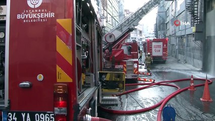 Kağıthane’de dört katlı bir iş merkezinde yangın paniği