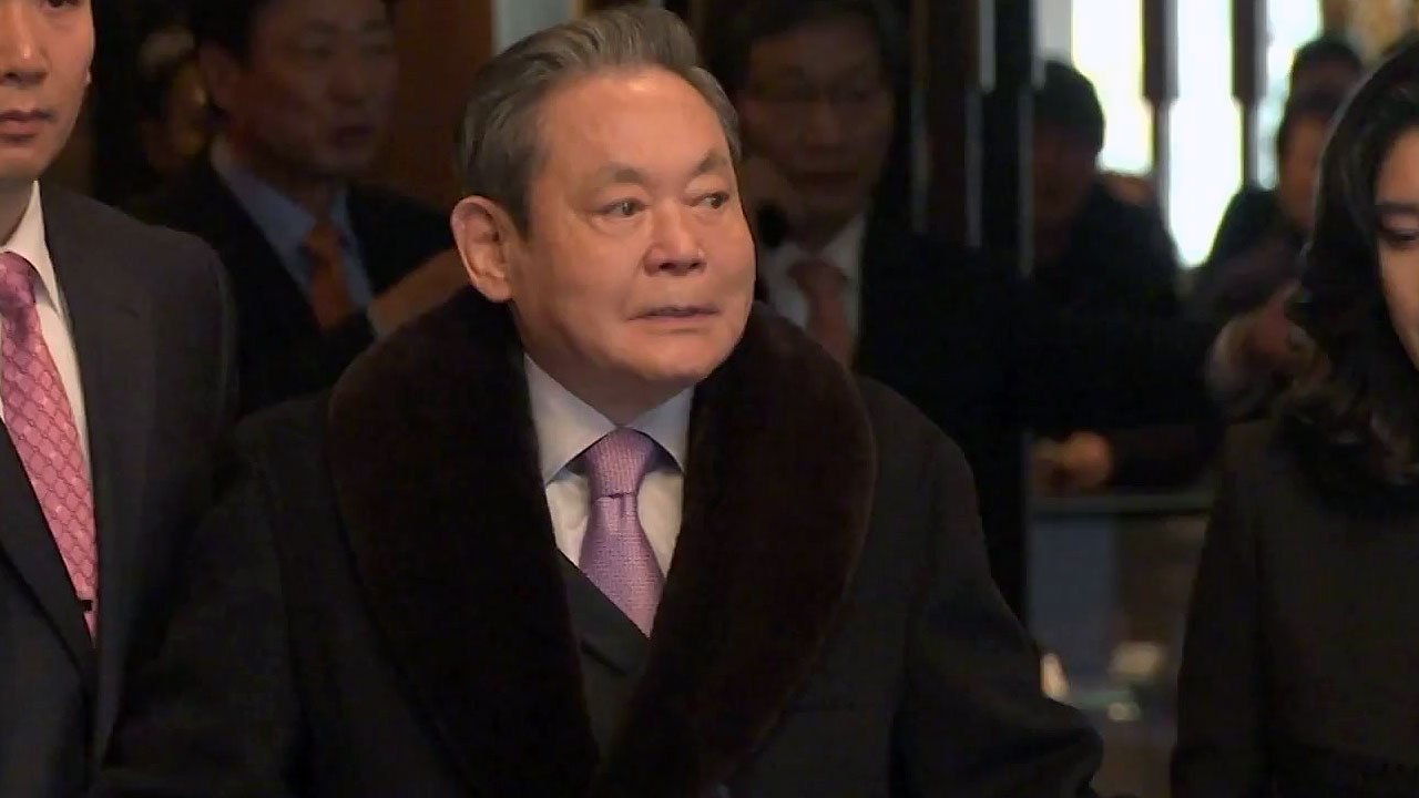 이건희 삼성그룹 회장 별세...가족장 치르기로 / YTN