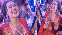 Neha Kakkar ने अपनी शादी में की Grand Entry ,पति Rohanpreet Sing संग गाया गाना|FilmiBeat