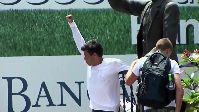 Один из лидеров протестов в Венесуэле Леопольдо Лопес покинул страну