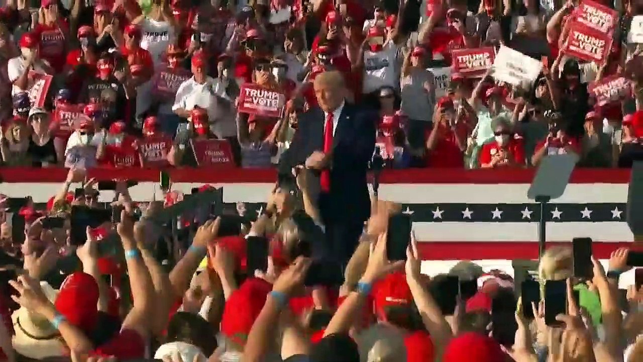 Le Président Donald Trump n'arrête plus de dans...