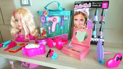 Diana and Roma pretend play with Makeup Play Table Toy