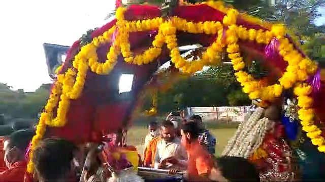 महाकालेश्वर मंदिर से शुरू हुई बाबा महाकाल की सवारी: सभा मंडप में पूजन के बाद मुख्य द्वार पर दिया गॉड ऑफ ओनर
