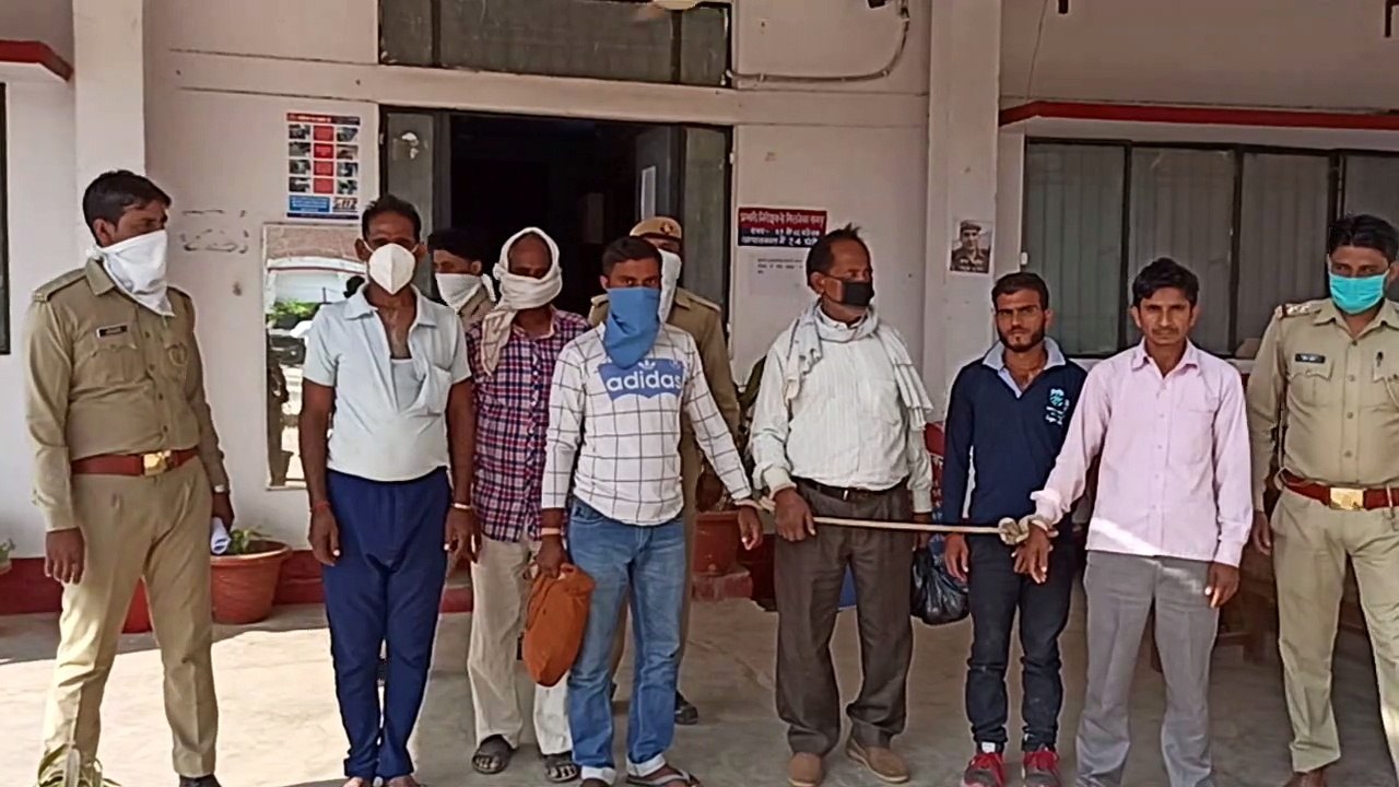 पुलिस ने विभिन्न मामलों में आधा दर्जन लोगों को पर की कार्यवाही:  मच पर हड़कम्प