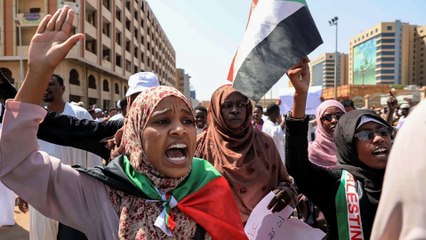 مسؤول سوداني: البرهان وحمدوك اتخذا بمفردهما قرار التطبيع مع إسرائيل