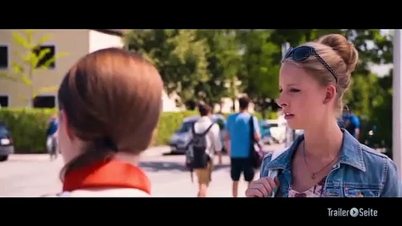 Ausschnitt aus About A Girl: Vor der Schule