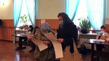 Ucrania vota en unas elecctiones locales que ponen a prueba a su presidente
