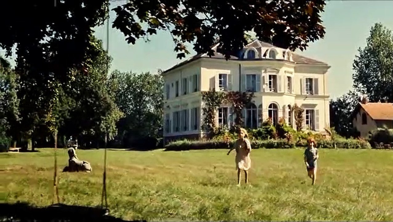 Ausschnitt aus Eine Neue Freundin: Claire und Laura