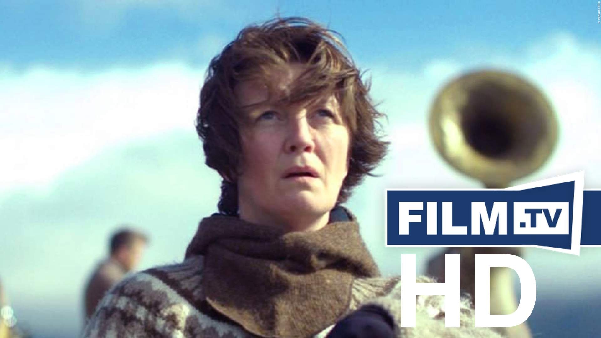 Porno: Gozal, zamonaviy, boy ayollar tungi qora tanli odamga buyurtma berishdi.