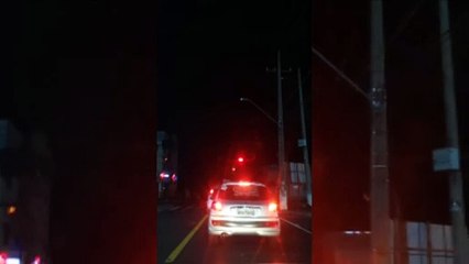 Morador flagra iluminação nova ‘com defeito’ no Veneza