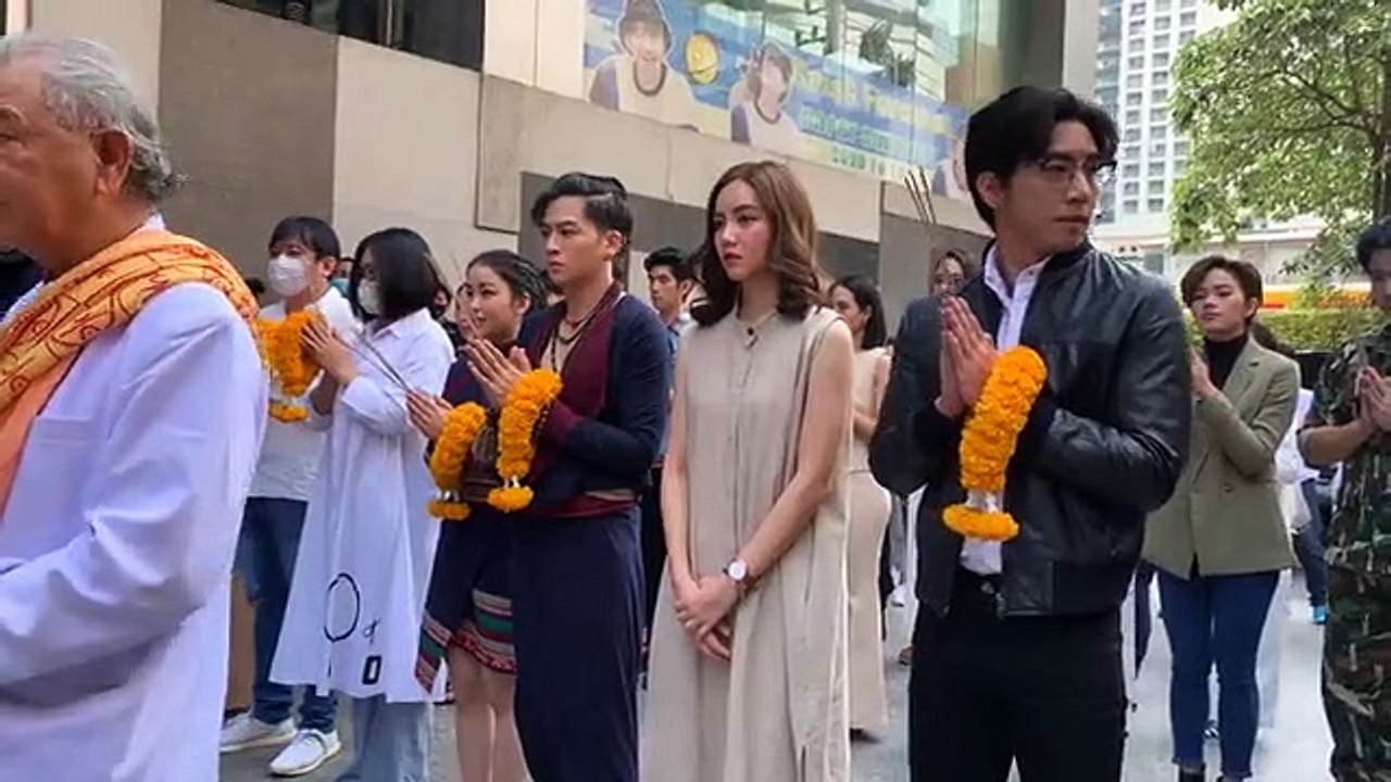 บรรยากาศงานบวงสรวงละคร “พระจันทร์แดง” นำโดย โตโ...