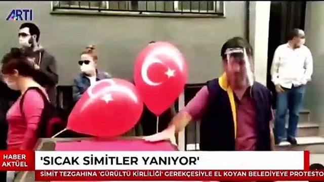 Mahalle sakinleri tezgahına el konulan simitçi için eylem yaptı