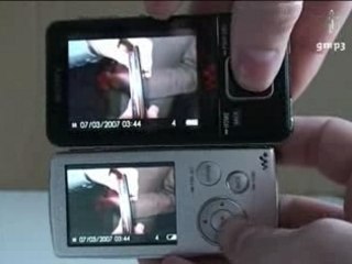 Sony NWZ-A820 vs NWZ-A810