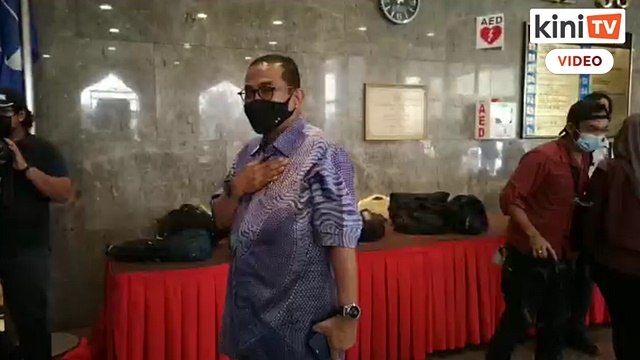 1:49pm | Khaled Nordin tiba di PWTC