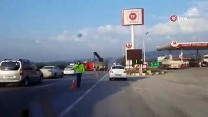 Download Video: TIR yan yattı! Bursa-İzmir yolu trafiğe kapandı