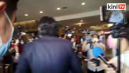 Télécharger la video: Menteri-menteri kabinet tiba di PWTC untuk mesyuarat ahli parlimen BN