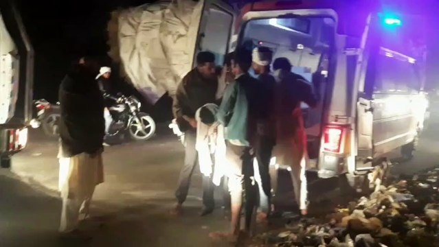कांधला कैराना मार्ग पर पराली से भरी ट्रैक्टर-ट्राली व कार की टक्कर 4 घायल