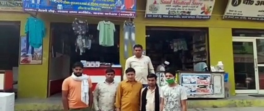 कांधला- दुकानों के बाहर कूड़े के ढेर से दुकानदार परेशान