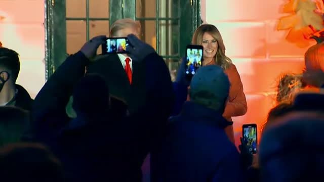 Trump y Melania celebran Halloween con los más pequeños en la Casa Blanca