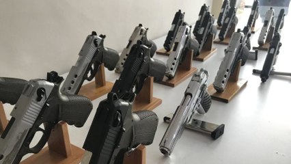Pandemi sebebiyle cezaevinden çıktılar, silah satışında yakalandılar