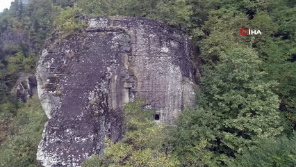 Kaya mezarları ve takım şelaleleri için turizm yolu