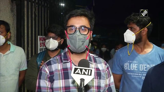 Protesting doctors burn effigy of ‘vetan chor Ravan’ over pending salaries