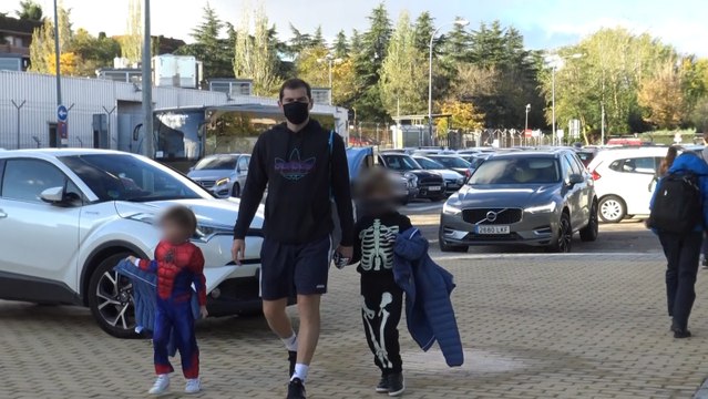 Casillas lleva al colegio a sus hijos disfrazados para celebrar Halloween
