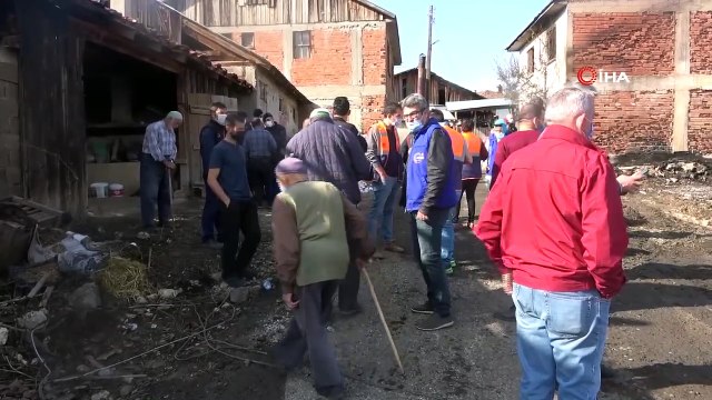 Bolu’da 12 Evin Yandığı Köyde Enkaz Kaldırma Çalışması Başladı